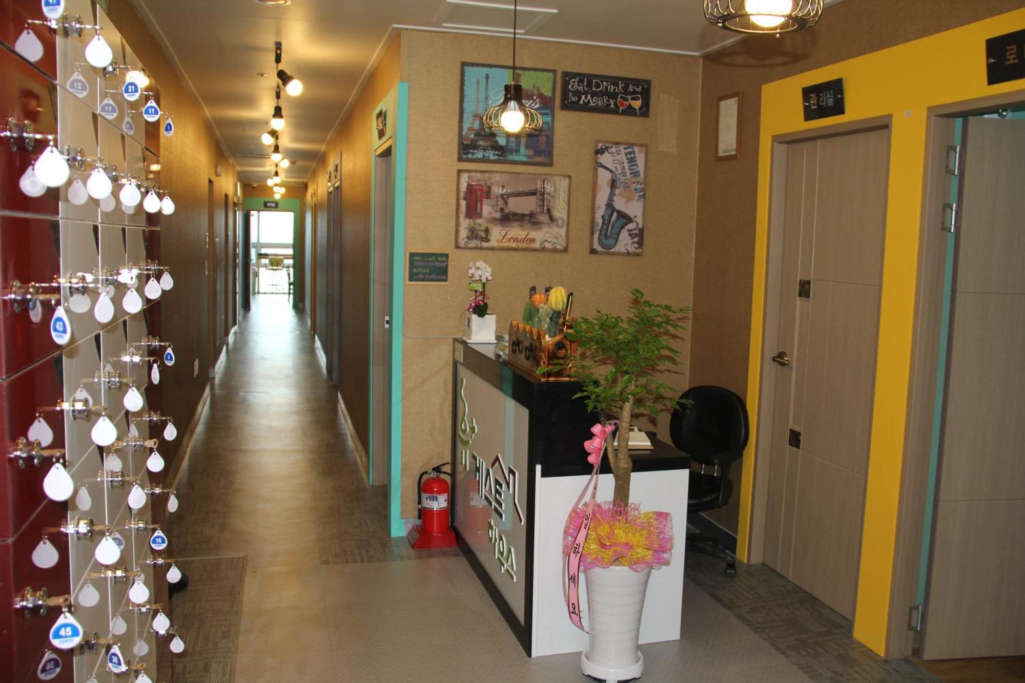 Hyu Plus Guesthouse Busan Bagian luar foto