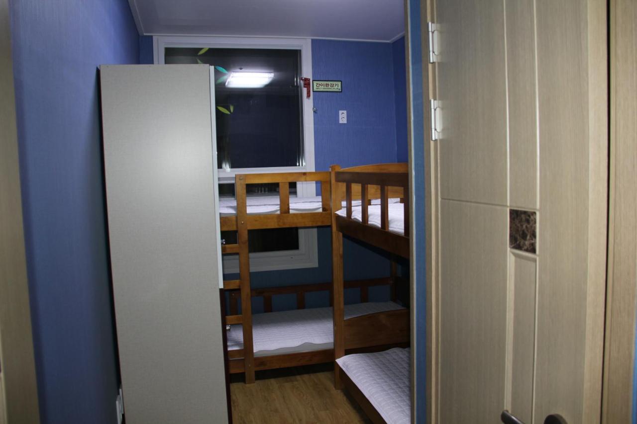 Hyu Plus Guesthouse Busan Bagian luar foto