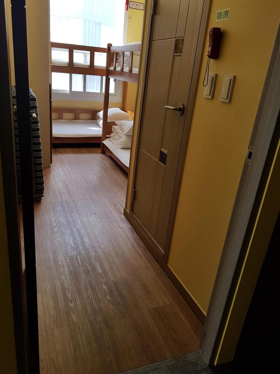 Hyu Plus Guesthouse Busan Bagian luar foto